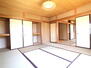 東葛西１（浦安駅）　５４８０万円 ２階和室８帖、収納も広さもある南西側バルコニーに面する明るいお部屋です。