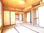 東葛西１（浦安駅）　５４８０万円 ２階和室６帖、押入・天袋もあり収納も十分です。
