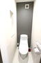 観音１　４０８０万円 ＜2階・トイレ＞　トイレは2階に設置されています。スッキリとした清潔感のあるトイレです。