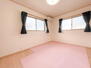 長野１（東行田駅）　２４８０万円 約6.0帖の洋室。　明るい色使いで心地よい空間となっています。