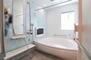 三咲８（三咲駅）　３８７０万円 浴室全体の様子です。<BR>浴槽だけでなく、浴室全体が広くなっております。(1820×2730の広さ)<BR>浴室乾燥機もついており、高い設備仕様になってります。