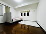 東新町１（上板橋駅）　１億４８０万円 約8.4帖の洋室。室内（2024年3月）撮影