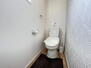 東港町（柏崎駅）　１９８０万円 トイレは清潔にお使いいただける温水洗浄機能付き。