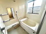 富山市栃谷　リフォーム戸建て 室内（2023年11月）撮影<BR>新品交換済み！<BR>窓から光が入り込むお風呂で朝風呂などいかがでしょうか♪