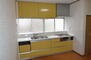本郷町堀川天山町（朝菜町駅）　１３４９万円 キッチンは黄色の可愛らしいキッチンです！