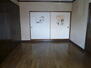 五十嵐東３（新潟大学前駅）　２１００万円 ２階、洋室と和室の間のふすまを閉めたところ