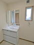 高岡市神田新町分譲住宅Ａ棟 洗面室　ツインラインLED仕様なので、手元の高さが明るいです！