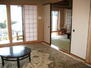 下多賀（網代駅）　５９８０万円 居間　隣に和室が続き広く使用できます