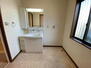 時之島字川角　２４００万円 ゆとりの広さの洗面室は窓があり通風が良好です