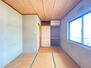 奥田町南内沖（大里駅）　１９８０万円 【2階北東側の居室】<BR>収納スペースが完備されている為、居室内すっきり片付きます。