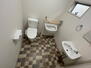 遠里小野２（杉本町駅）　３０００万円 画像と同じトイレが１階から３階各部屋に装備されています。高齢者やオストメイト対応のトイレです。