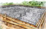 日根野（日根野駅）　２１８０万円 ベタ基礎は、コンクリートで建物の下一面を支える工法。基礎鉄筋を張り強度を強めたベタ基礎の耐圧盤を1階の床下全面に施工し、広い耐圧盤の面で建物の荷重を地盤に伝えます