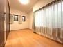 野田２（玉川駅）　４４８０万円 1階の洋室約4.5帖です。壁一面の大きな収納が特徴的で、西向き窓があるお部屋です。