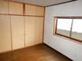 菅野台　３８０万円 【2階洋室(約6帖)】<BR>収納スペースがあり、ご家族皆様の衣類や寝具、小物類などもスッキリ収められます。
