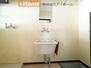住吉山手７（御影駅）　１９８０万円 キッチンのすぐ隣に室内洗濯機置場を設置し、家事動線に配慮された間取りです。