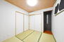 忠岡東２（忠岡駅）　２４８０万円 和室（2023年9月）撮影<BR>リビングに隣接した約4.5畳の和室は客間としても重宝しそうですね。
