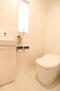 野村６（草津駅）　６４８０万円 1階トイレスペース<BR>タンクレストイレでスッキリしていて、手洗いカウンターで使いやすいですね。