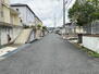 名塩平成台　２２９０万円 前面道路は閑静な住宅地をはしる車通りの少ない道路。