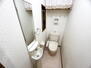中浜２（緑橋駅）　３２９０万円 【トイレ/2階】<BR>ホワイト系のクロスが施された清潔感のあるトイレです。鏡付きの洗面台が設置されていますので、お子様も手洗いしやすいです◎トイレは1階と2階にあります。