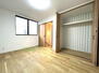 田川１（十三駅）　３７８０万円 別角度から撮影した３階の約６．３帖の洋室です。窓が２つあるので、日当たり良好ですよ。