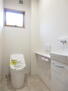 岩倉中町（岩倉駅）　７３８０万円 1階トイレ（2024年4月）撮影<BR>手洗いカウンター付きです。窓もあり明るいトイレです。