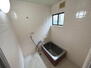 木戸１（千代田駅）　７００万円 ■浴室■窓付きのバスルームは、明るく換気環境も良好。日中の入浴も気持ちよくお使い頂けそうです。