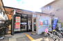 岩倉花園町 京都岩倉郵便局まで1214m 荷物の郵送やＡＴＭの利用に便利で、窓口では口座の開設やギフト商品の申し込みもできます。