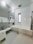 岸田堂南町（ＪＲ長瀬駅）　２９８０万円 広く清潔感のある浴室です。