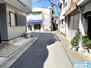 小阪本町１（河内小阪駅）　３１９８万円 【前面道路含む現地写真】<BR>前面道路はアスファルト舗装されています。自転車やベビーカーなど、スムーズに移動ができそうです。