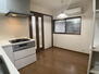 中浜町（香櫨園駅）　２４８０万円 造付のカップボードもあるダイニングキッチンです。