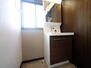 二名平野２　１７８０万円 洗面化粧台も小ぶりのものですが新調してあります。温水シャワー水栓もあるので、ここでシャンプーも出来ますよ♪