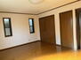 御屋敷通１（西代駅）　３２８０万円 ３階西側洋室とクローク