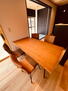 高松町（古高松南駅）　２１９８万円 一階リビングに備え付けの家具です。<BR>質のいいダイニングテーブルと椅子の計5点はそのままお使いいただけいます！