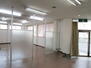 原田町（金蔵寺駅）　１８９０万円 １階事務所部分です。玄関も明るいです。