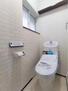 安城寺町（伊予和気駅）　１９９９万円 【リフォーム済】トイレはLIXIL製の温水洗浄機能付きに新品交換しました。キズや汚れが付きにくい加工が施してあるのでお手入れが簡単です。直接肌に触れるトイレは新品が嬉しいですよね。