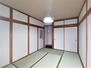 安城寺町（伊予和気駅）　１９９９万円 【リフォーム済】1階南側の和室は一部をリビングに取り込み、6畳の和室に変更しました。玄関から直接お通しできるので、客間としていかがでしょうか。