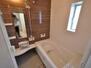 堀江町（堀江駅）　２１８０万円 浴室<BR>１日の疲れを癒すユニットバス。清潔感が溢れるシンプルですっきりとしたデザイン。半身浴も楽しめるバスタブが心地よさをもたらします。