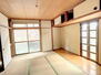 高屋町郷（西高屋駅）　１０５０万円 キッチン横の和室には吊戸棚があります。