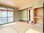 高屋町郷（西高屋駅）　１０５０万円 玄関横の独立した和室は客間としても使用できます。