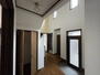 大内矢田南５　８９０万円 吹き抜けのある開放的な玄関です