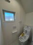 焼山桜ヶ丘２　３１８０万円 清潔感のあるホワイトを基調としたトイレです。温水洗浄便座機能装備です！