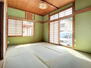 西条町寺家（寺家駅）　１２５０万円 2面彩光の1階和室は明るい空間です。