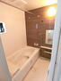吉浦中町１（吉浦駅）　３５４８万円 木目調のアクセントパネルを使用し、心も体もリラックスできるバスルームです。浴室乾燥機付き♪