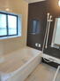 大字草木（銀水駅）　１３４９万円 【リフォーム済】浴室は新品のユニットバスに交換しました。足を伸ばせる1坪サイズの広々とした浴槽で、1日の疲れをゆっくり癒すことができますよ。