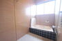 桧原６（福大前駅）　２１８０万円 おしゃれな木目調で覆われた浴室です！