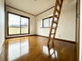 筑紫野市大字原　戸建 2面彩光、クローゼット付きの洋室です！<BR>この部屋にはロフトもついております！