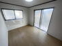 帯山７（東海学園前駅）　２５８０万円 リビングの横にある洋室、2面採光で部屋の中が明るく感じそうです☆