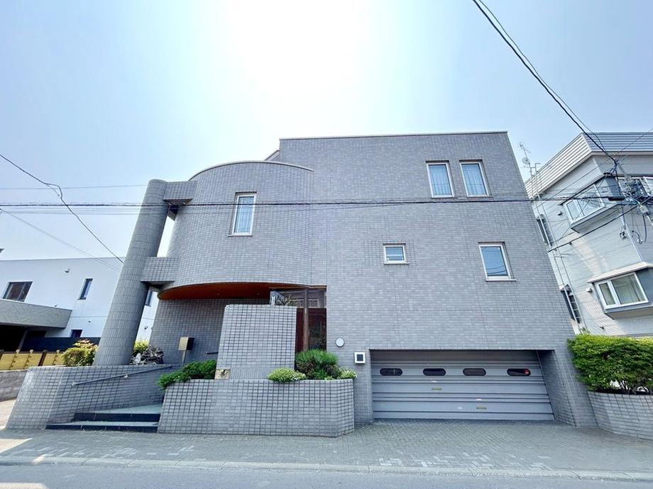 北海道札幌市中央区宮の森三条２ 12000万円