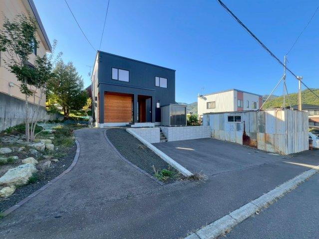 北海道札幌市南区藤野二条１３ 3280万円