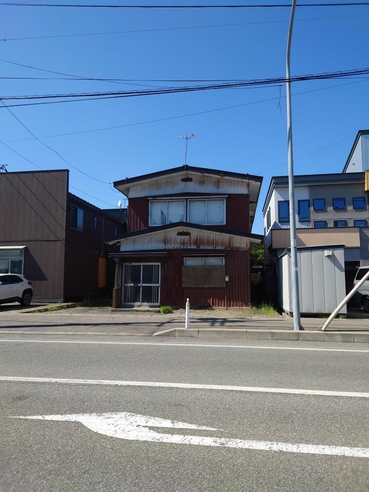秋田県大仙市大曲田町 400万円